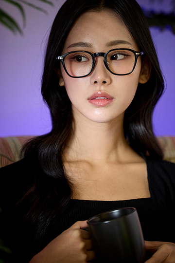 view --> 아이웨어 화보촬영 2025-04-30 -->